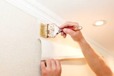 Pose de papier peint aux Loges-Saulces — revêtements muraux et toiles de verre